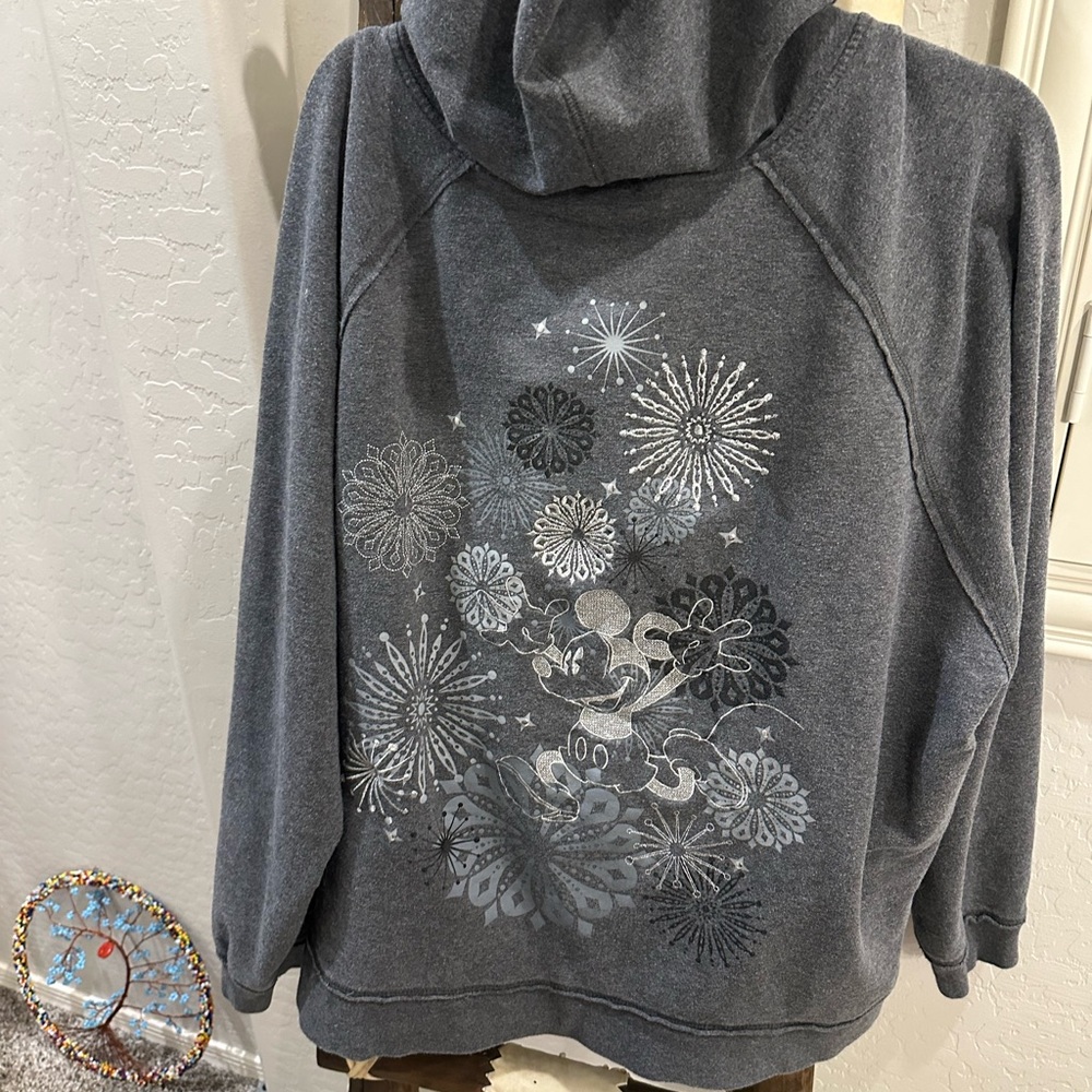 Women’s 3x Hoodie with Embroidered Disney Design - Picture 5 of 9